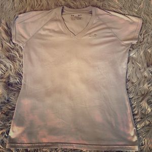 Women’s under armour small v neck tee